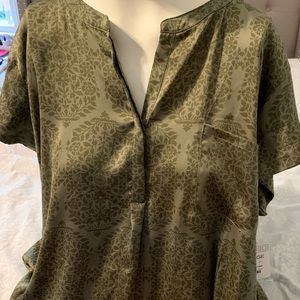 Silky, Gorgeous V Neck Top